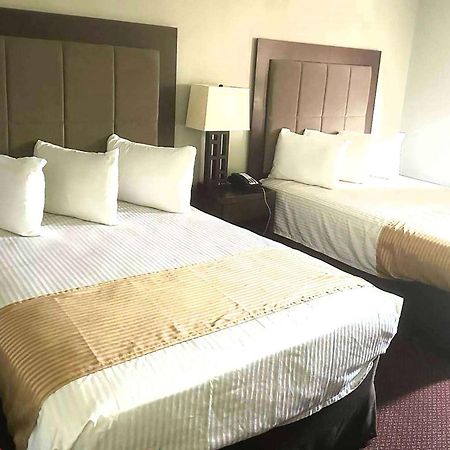 Super 8 By Wyndham Fort Scott Bagian luar foto
