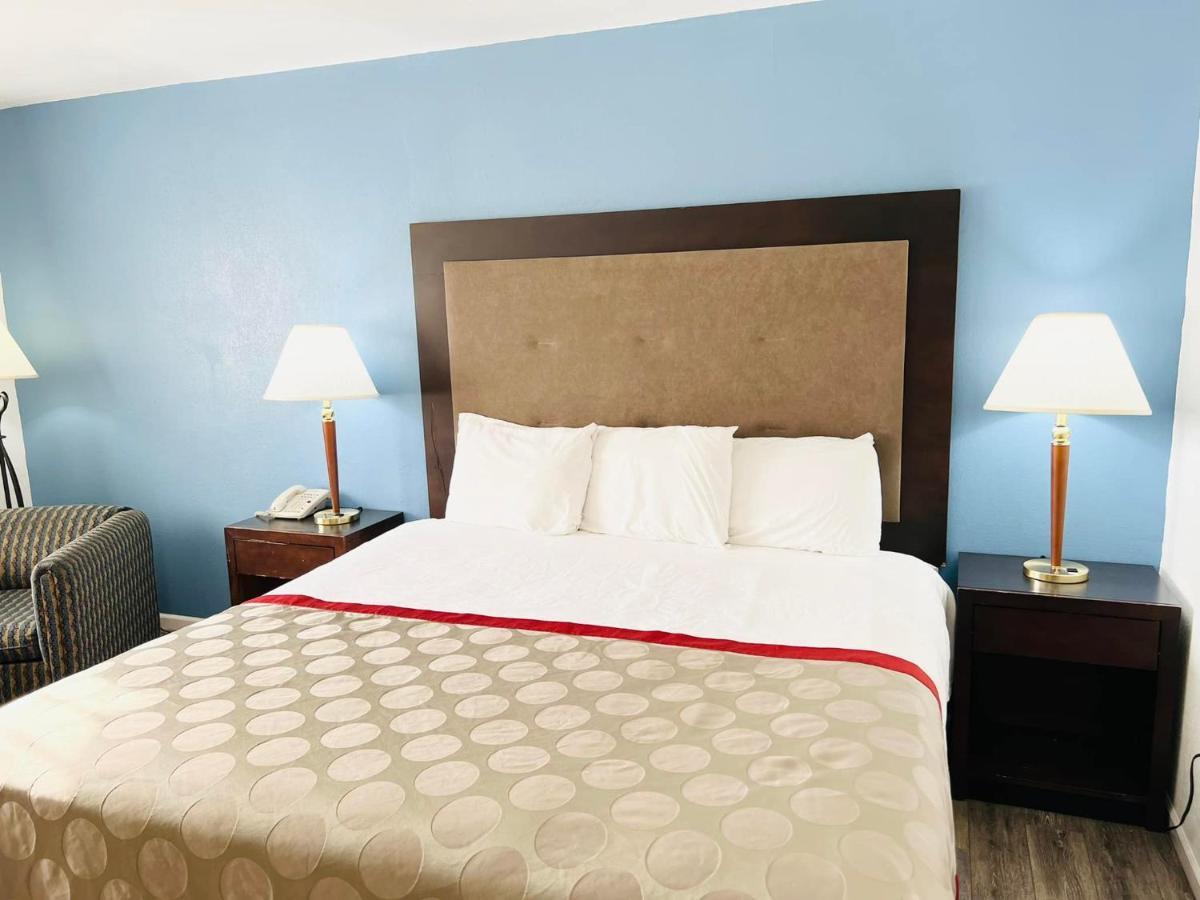 Super 8 By Wyndham Fort Scott Bagian luar foto