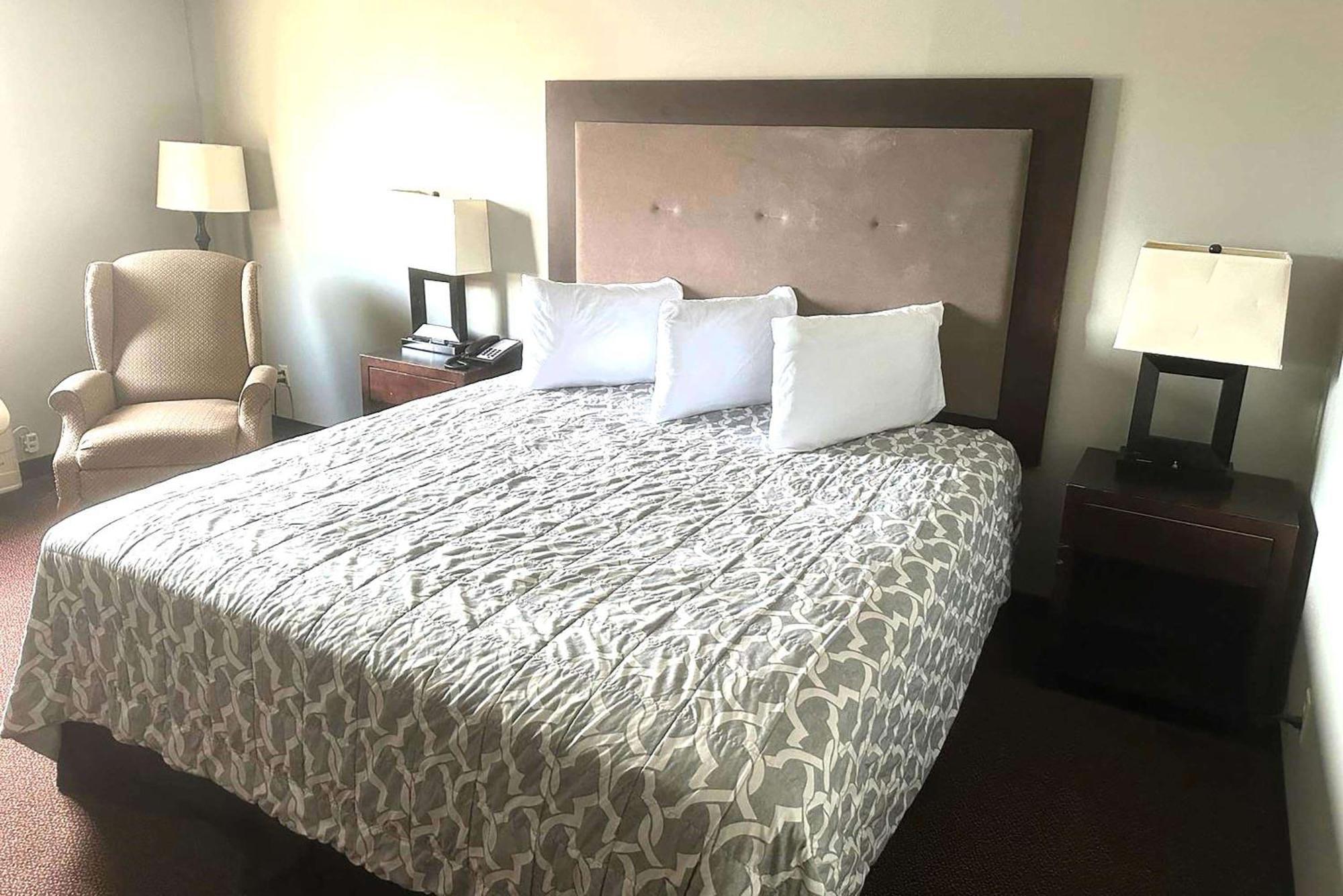 Super 8 By Wyndham Fort Scott Bagian luar foto